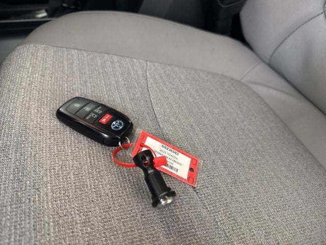 2025 Toyota Sienna LE 8 Passenger