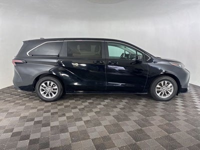 2025 Toyota Sienna LE 8 Passenger