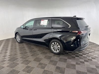 2025 Toyota Sienna LE 8 Passenger