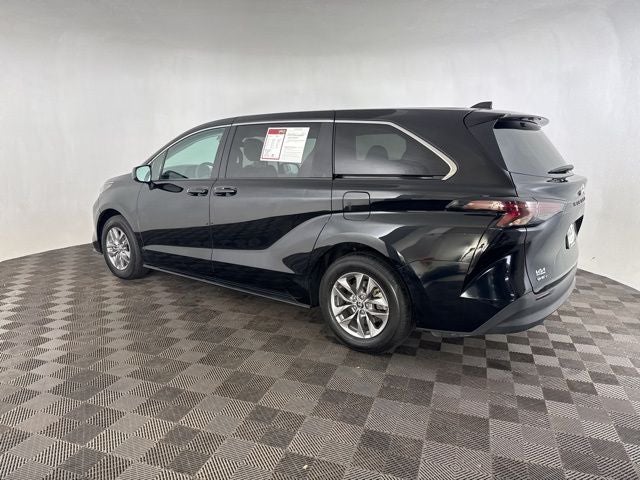 2025 Toyota Sienna LE 8 Passenger