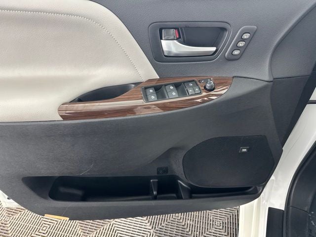 2019 Toyota Sienna Limited Premium 7 Passenger