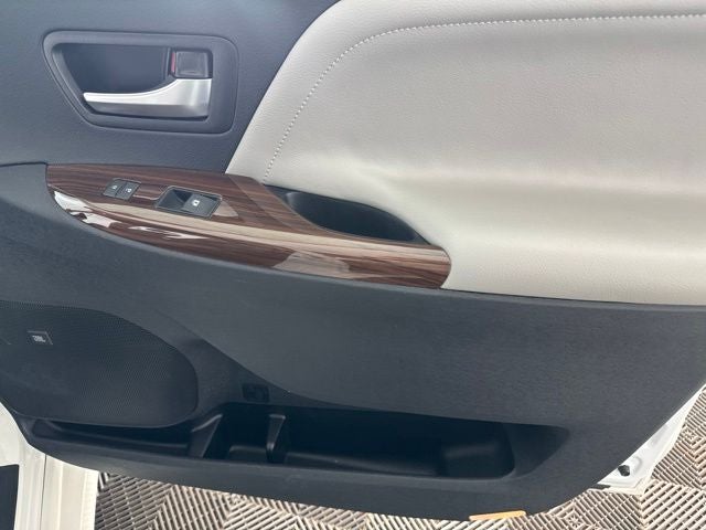 2019 Toyota Sienna Limited Premium 7 Passenger