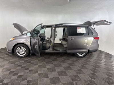 2017 Toyota Sienna XLE Premium 7 Passenger