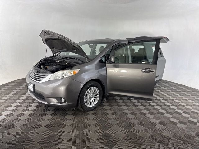2017 Toyota Sienna XLE Premium 7 Passenger