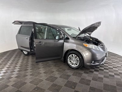 2017 Toyota Sienna XLE Premium 7 Passenger