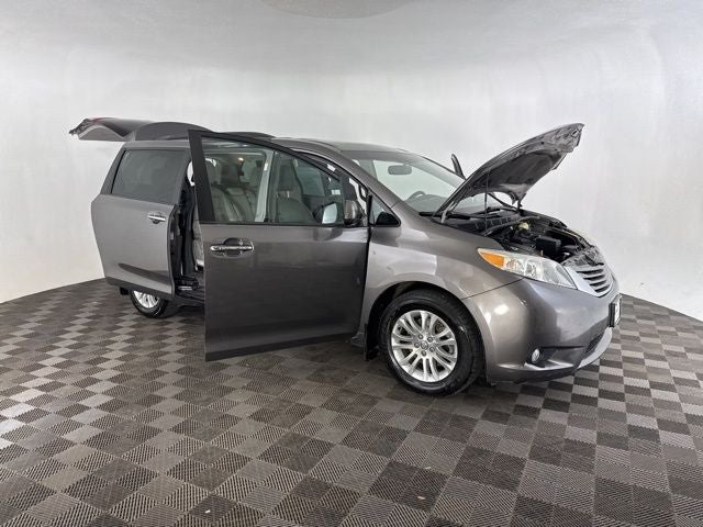2017 Toyota Sienna XLE Premium 7 Passenger