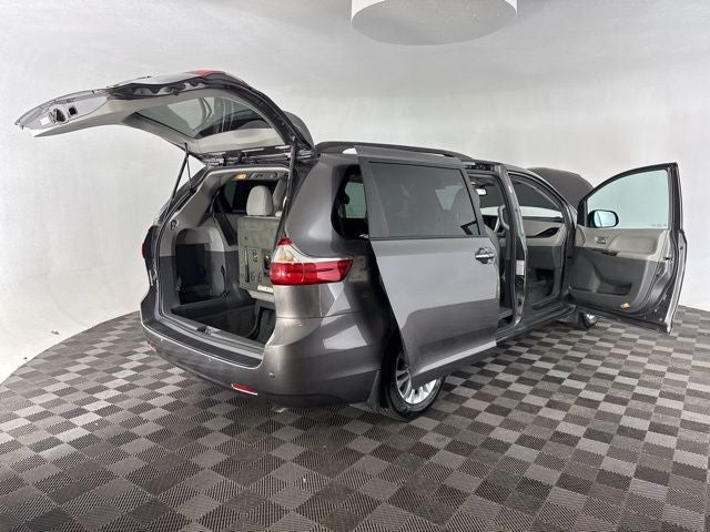 2017 Toyota Sienna XLE Premium 7 Passenger