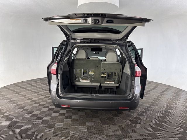 2017 Toyota Sienna XLE Premium 7 Passenger