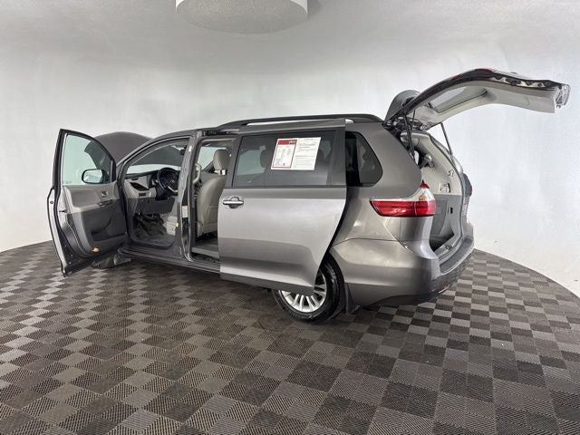 2017 Toyota Sienna XLE Premium 7 Passenger