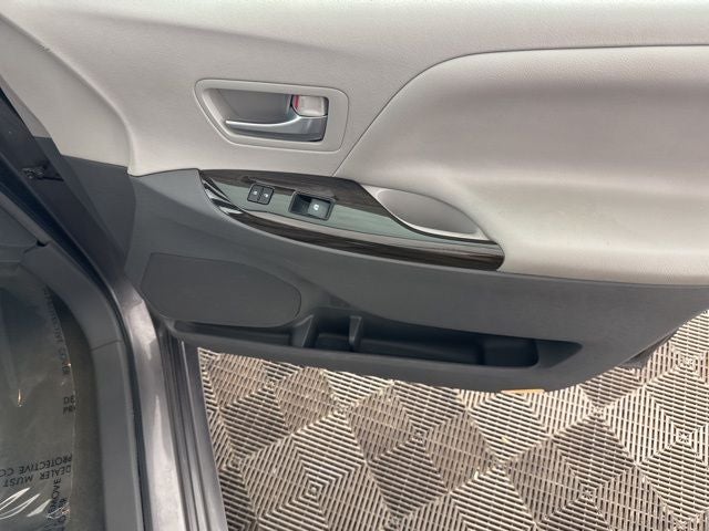 2017 Toyota Sienna XLE Premium 7 Passenger