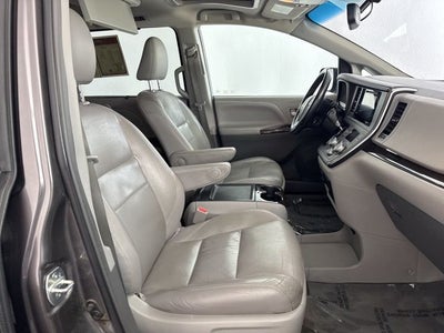 2017 Toyota Sienna XLE Premium 7 Passenger