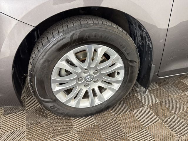 2017 Toyota Sienna XLE Premium 7 Passenger