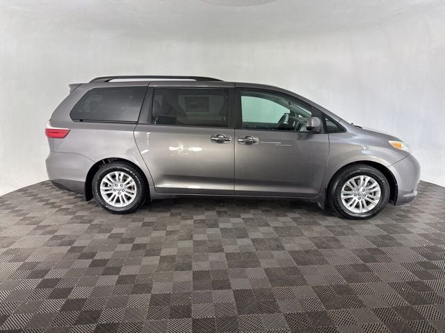 2017 Toyota Sienna XLE Premium 7 Passenger