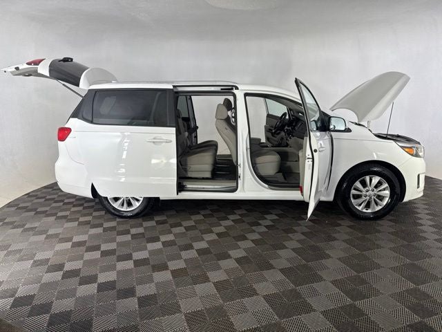 2015 Kia Sedona LX