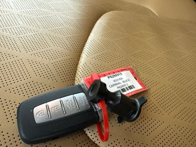 2023 Kia Carnival LX Seat Package