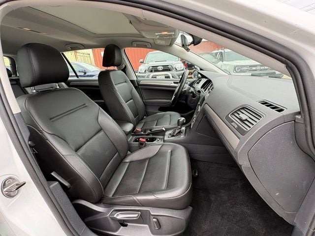 2017 Volkswagen Golf Base