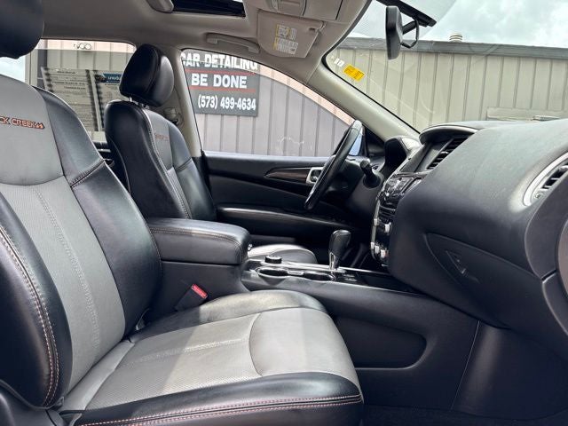 2020 Nissan Pathfinder SL