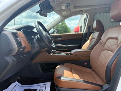 2025 Nissan Pathfinder Platinum