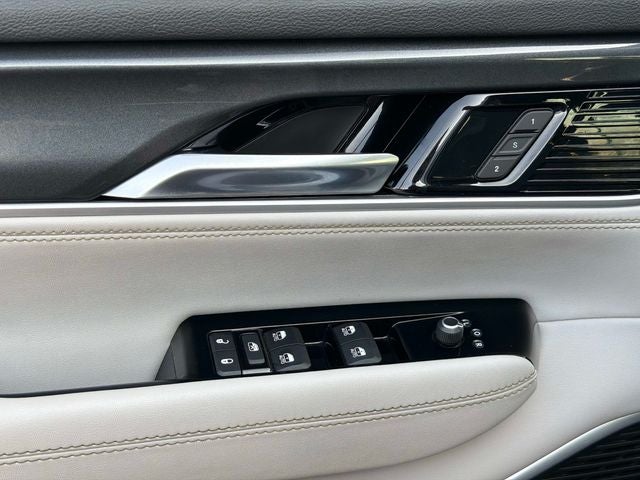 2023 Jeep Wagoneer L Base