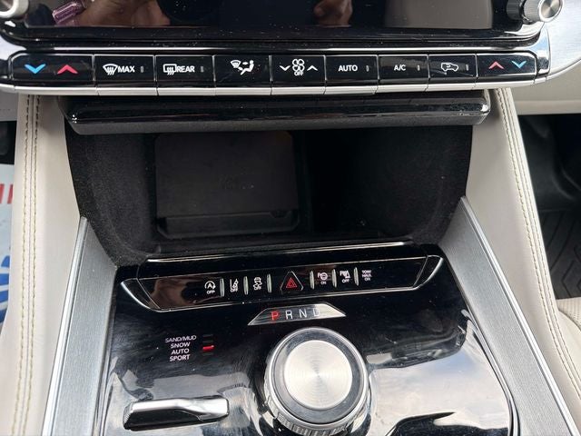 2025 Jeep Wagoneer Base