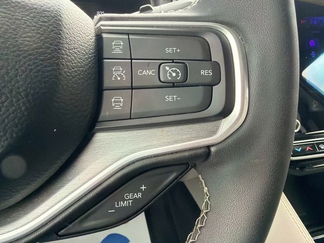 2025 Jeep Wagoneer Base