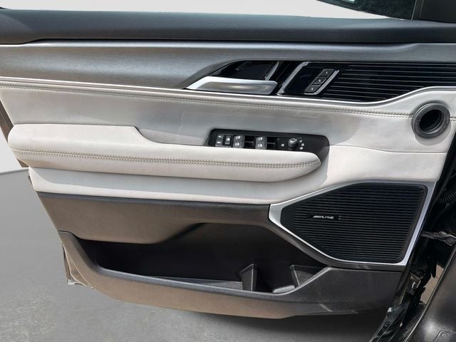 2025 Jeep Wagoneer Base