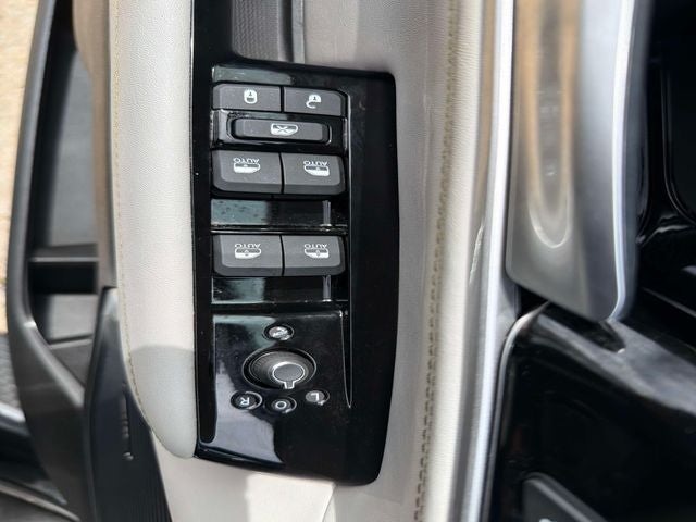 2025 Jeep Wagoneer Base