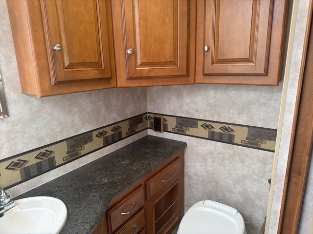 2012 Ford VISTA Stripped Chassis 208" DRW