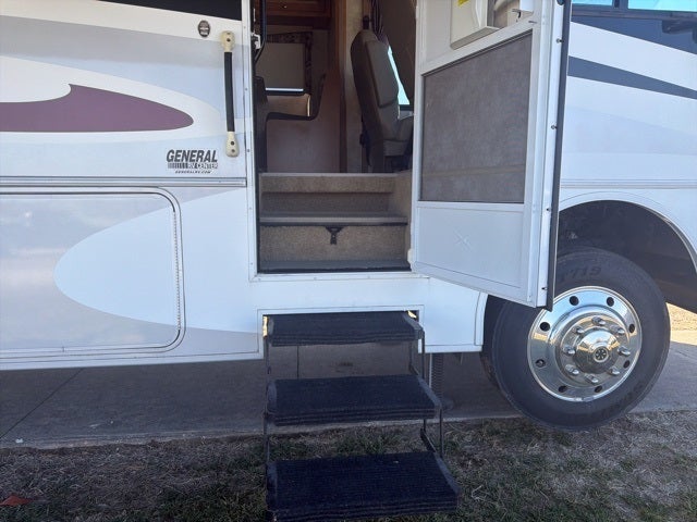 2012 Ford VISTA Stripped Chassis 208" DRW