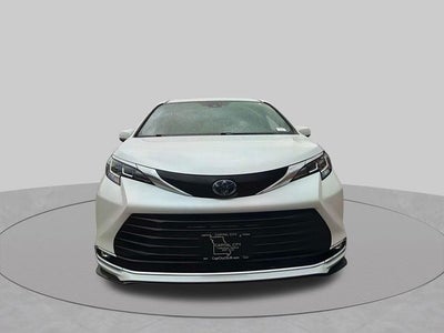 2022 Toyota Sienna XLE 8 Passenger