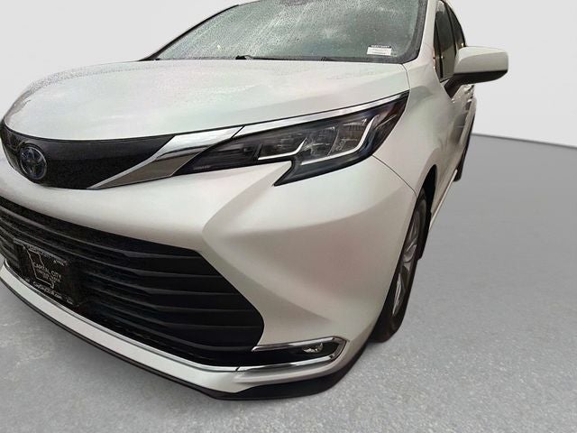 2022 Toyota Sienna XLE 8 Passenger