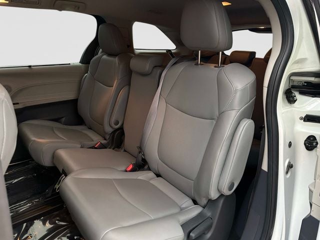 2022 Toyota Sienna XLE 8 Passenger