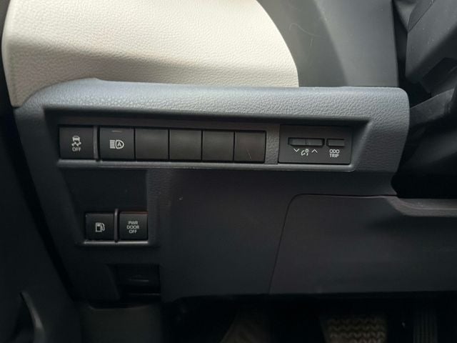 2022 Toyota Sienna XLE 8 Passenger