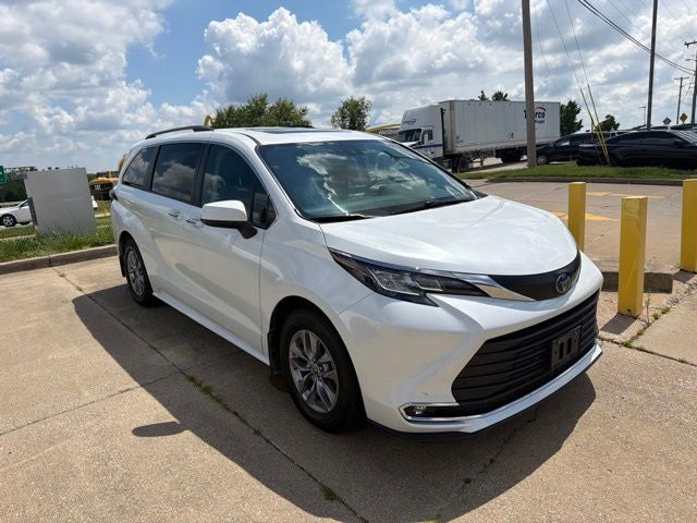 2022 Toyota Sienna XLE 8 Passenger