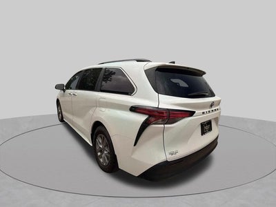 2022 Toyota Sienna XLE 8 Passenger