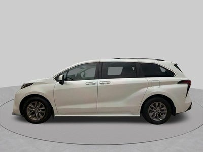 2022 Toyota Sienna XLE 8 Passenger