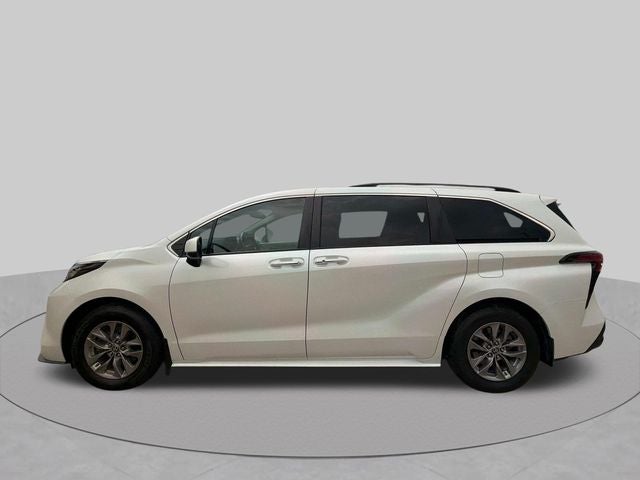 2022 Toyota Sienna XLE 8 Passenger