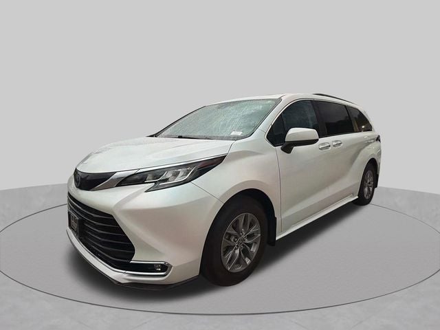 2022 Toyota Sienna XLE 8 Passenger