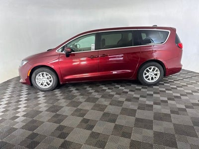 2023 Chrysler Voyager LX