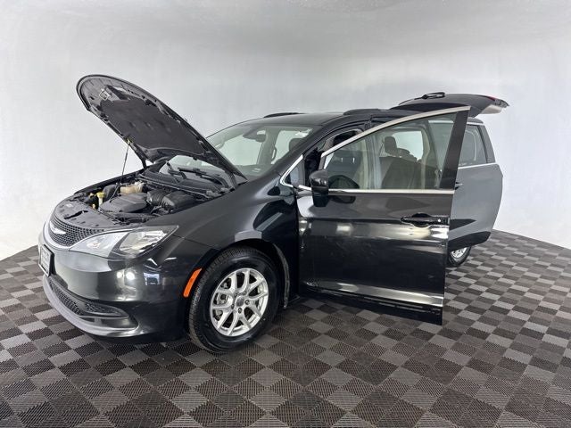 2021 Chrysler Voyager LXI