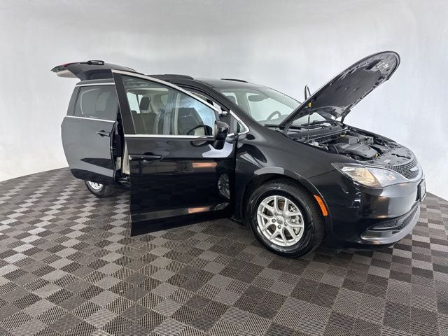 2021 Chrysler Voyager LXI