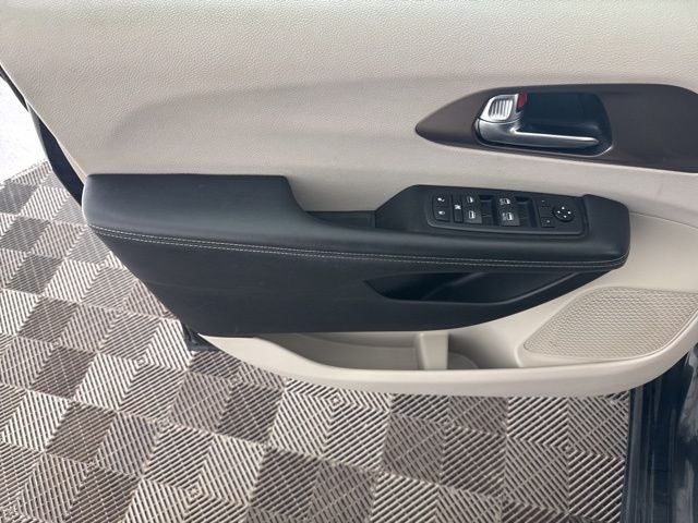 2021 Chrysler Voyager LXI