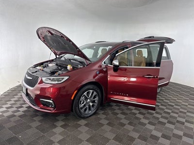 2023 Chrysler Pacifica Hybrid Pinnacle