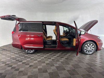 2023 Chrysler Pacifica Hybrid Pinnacle