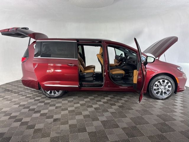 2023 Chrysler Pacifica Hybrid Pinnacle