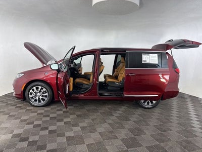 2023 Chrysler Pacifica Hybrid Pinnacle