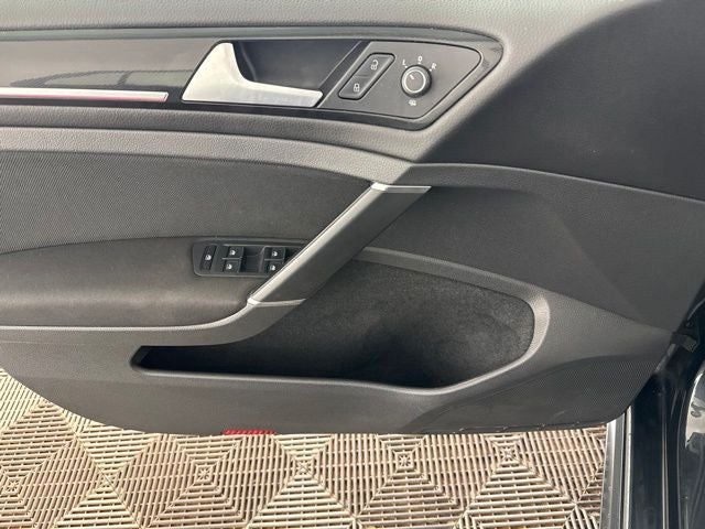 2017 Volkswagen Golf GTI Sport