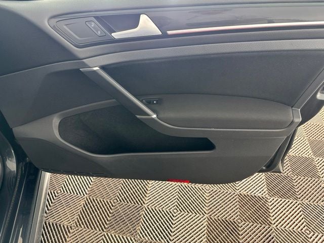 2017 Volkswagen Golf GTI Sport