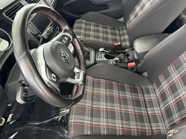2017 Volkswagen Golf GTI Sport