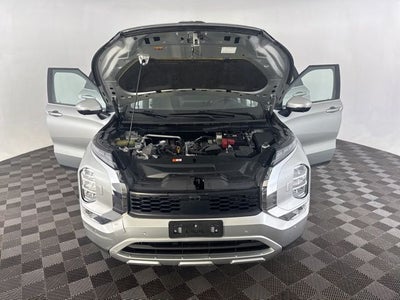 2023 Mitsubishi Outlander SE